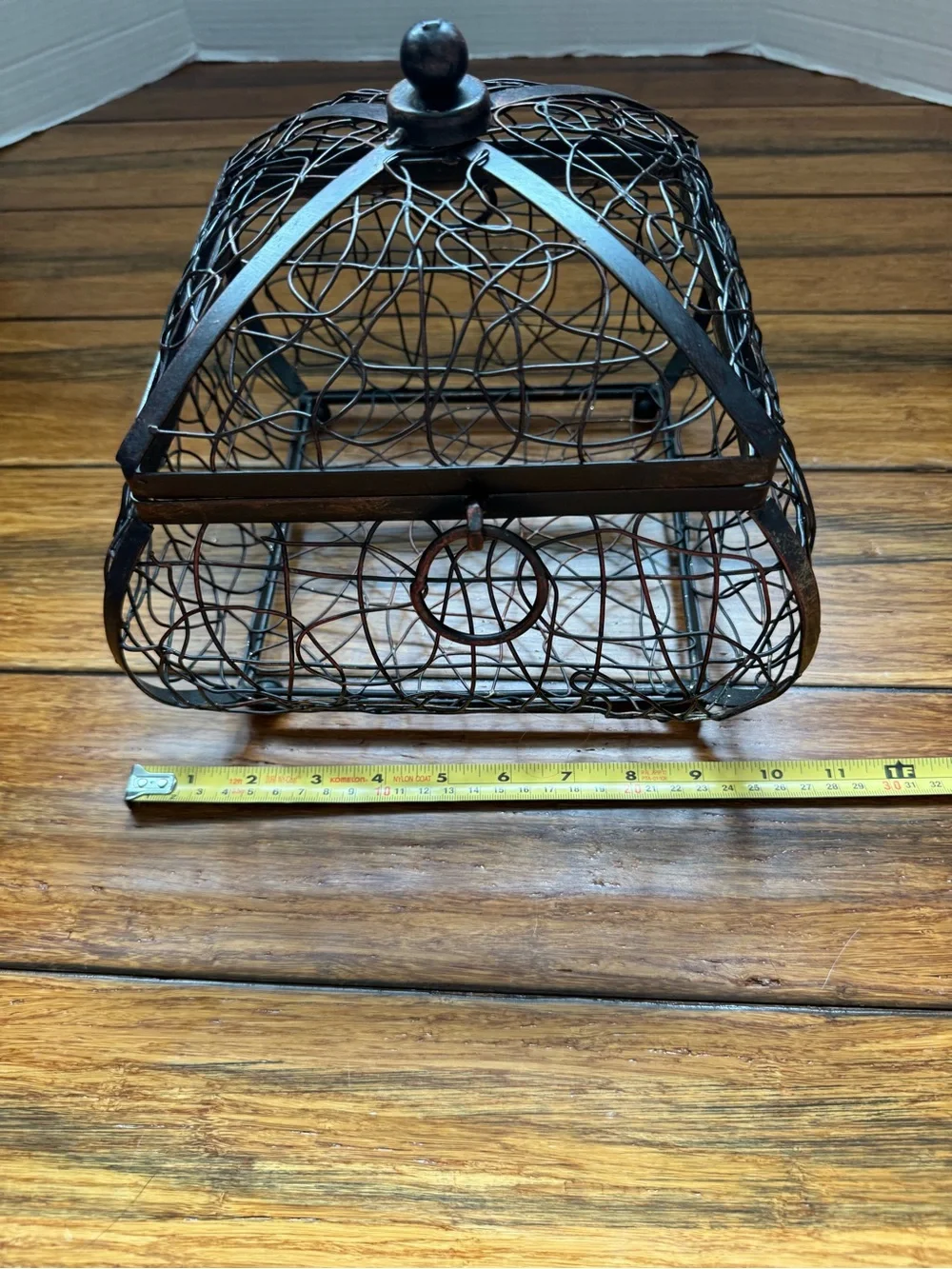 Rustic French Style Wire Metal Basket with Lid